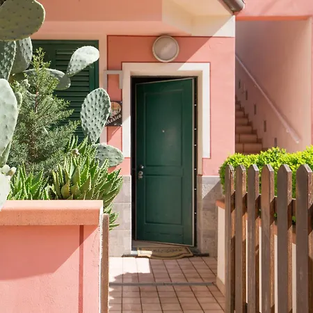 Aparthotel World Village 3*